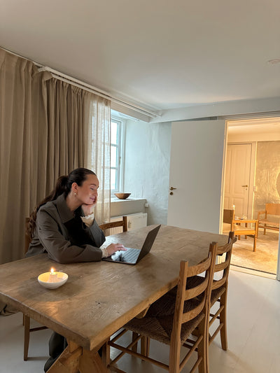 CARE BY: Anna Reinholdt