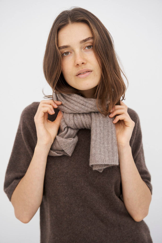 SARA SCARF