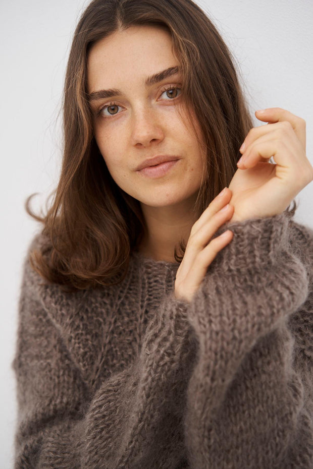 SUNIL HANDKNITTED SWEATER