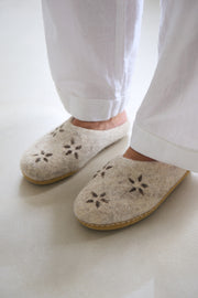 WARM FEET SLIPPERS