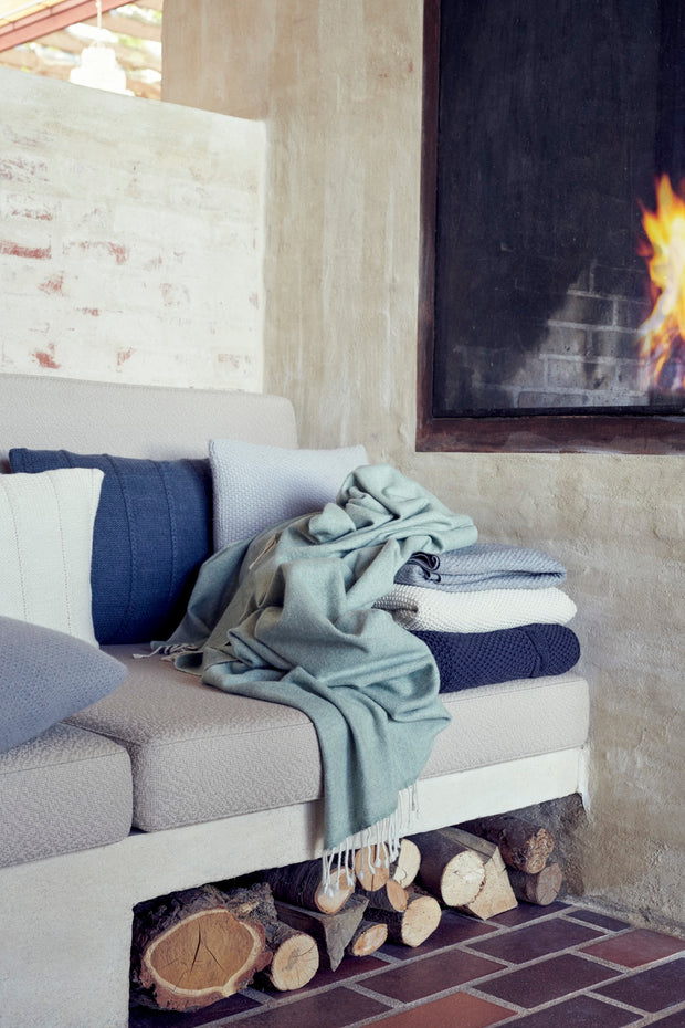HERRINGBONE THROW