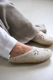 WARM FEET SLIPPERS