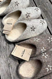 WARM FEET SLIPPERS